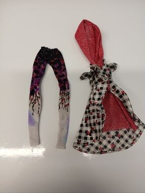 Ever After High Cerise Hood Spring Unsprung Outfit